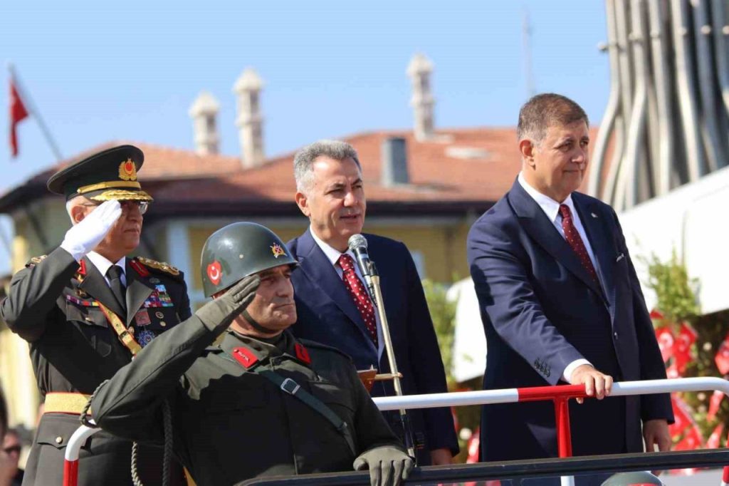 izmirde 30 agustos zafer bayrami coskuyla kutlandi 2fda07990b5b |