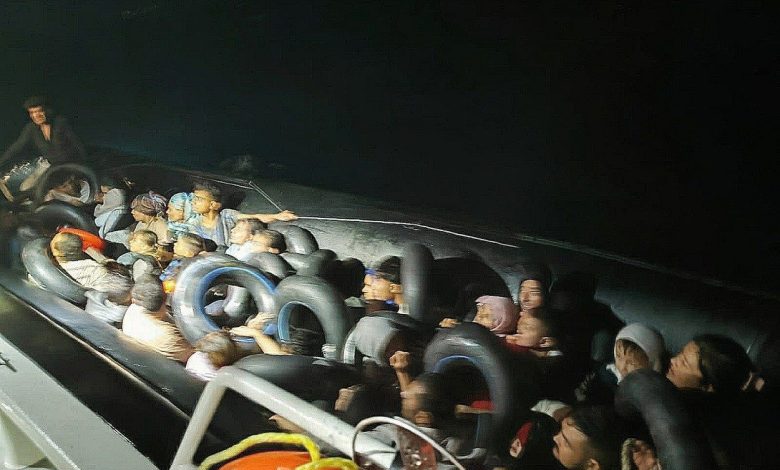 izmirde 43 kacak gocmen yakalandi suruklenen lastik bottaki 19 gocmen de kurtarildi eb3e13984303 |