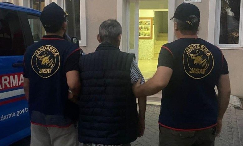 İzmir’de hayvanları zehirleyen şüpheli, zehirli etleri çocuklara dağıttırmış 1 izmirde hayvanlari zehirleyen supheli zehirli etleri cocuklara dagittirmis c8a0465c456a |