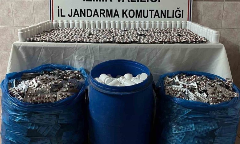 İzmir’de jandarma, uyuşturucu tacirlerine nefes aldırmadı: 87 şüpheli yakalandı 1 izmirde jandarma uyusturucu tacirlerine nefes aldirmadi 87 supheli yakalandi ffa6b04bca56 |