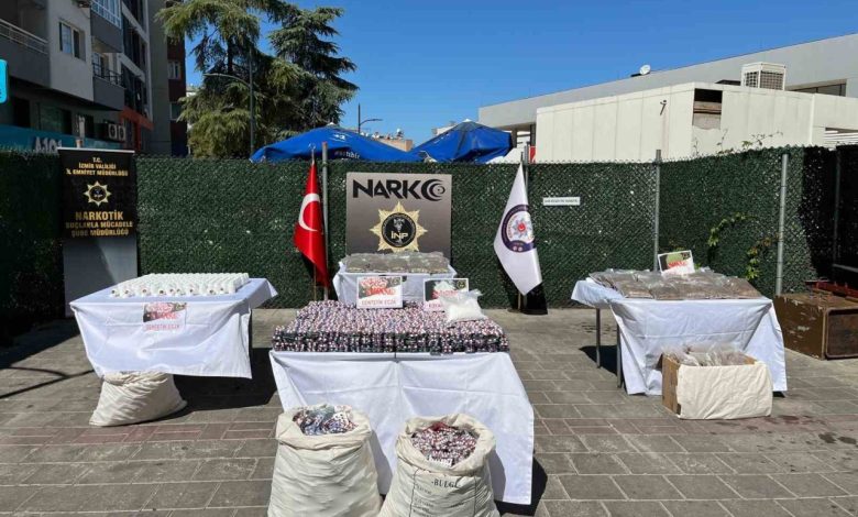 İzmir’de narkotik polisinden zehir tacirlerine büyük darbe 1 izmirde narkotik polisinden zehir tacirlerine buyuk darbe d091bb50fb14 |