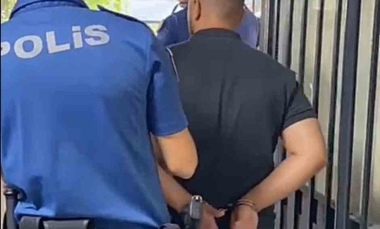 İzmir’de polisi darbeden saldırgan tutuklandı 1 izmirde polisi darbeden saldirgan tutuklandi e520bebac1d6 |