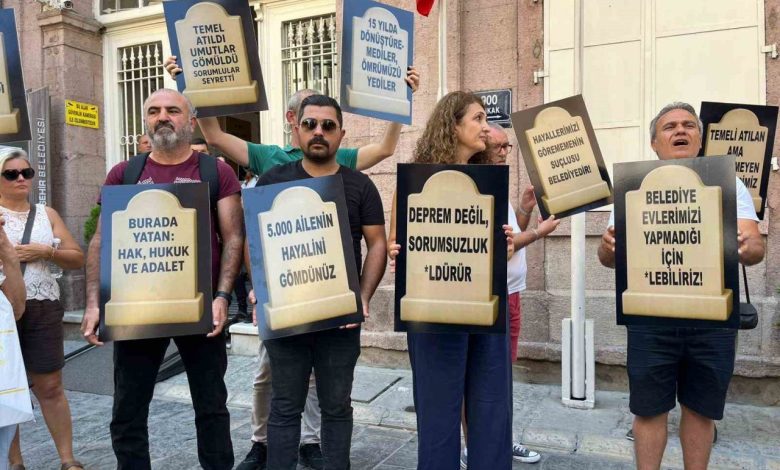 izmirli kooperatif magdurlarindan buyuksehir onunde mezar tasli eylem 9327e83bbb01 |