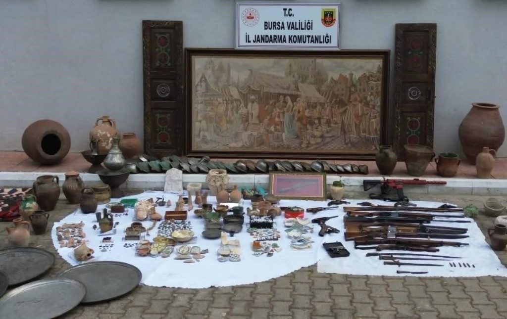 iznikte jandarma 45 milyon dolar degerinde tablo ele gecirdi 5cf58b5a32f1 |