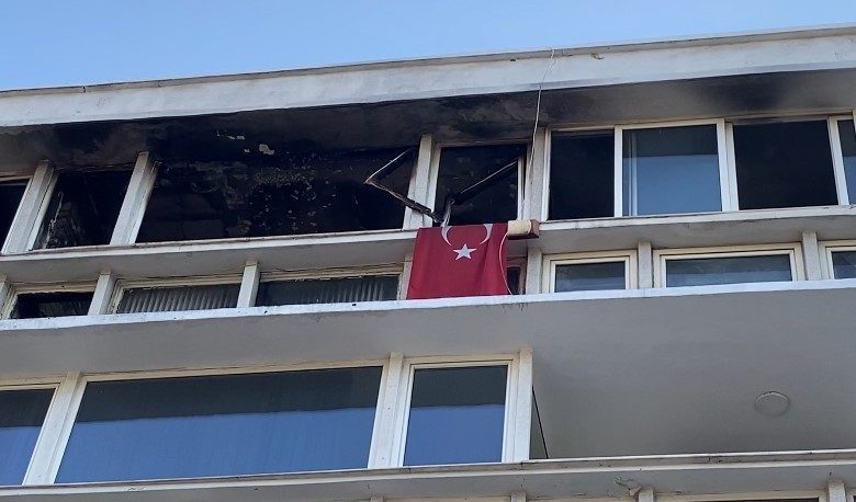 Kadıköy’de apartman dairesi alev alev yandı 1 kadikoyde apartman dairesi alev alev yandi 9c3e113c27ee |