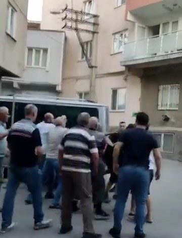 kalabaligin ortasinda tekme tokat dovduler 96b791df9fb0 |