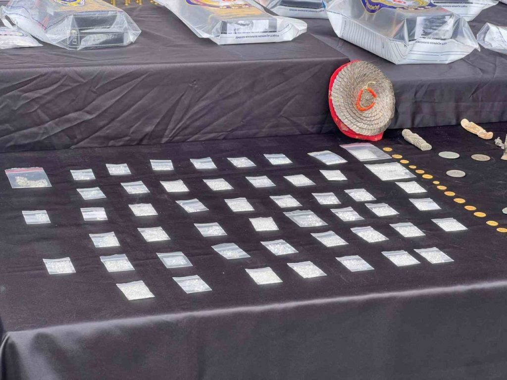 kapalicarsida kacak pirlanta operasyonunda gozalti sayisi 43e yukseldi 1758b7d4fd28 |