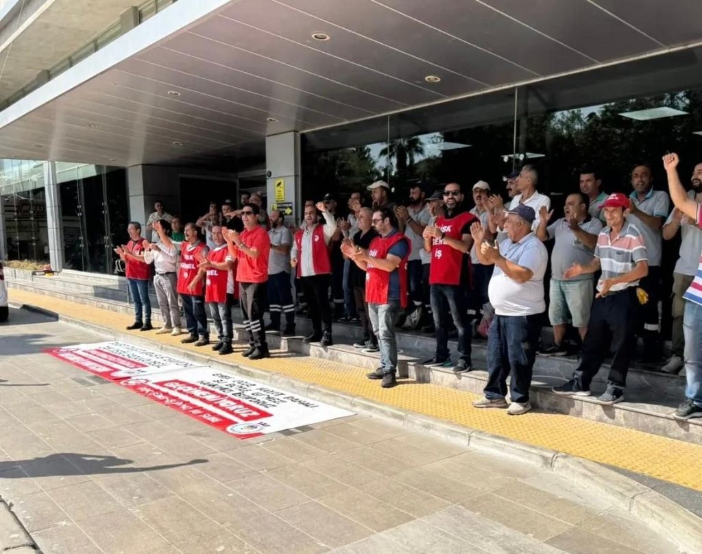 karsiyaka belediyesinde sular durulmuyor isciler de memurlar da grevde 1de388704104 |