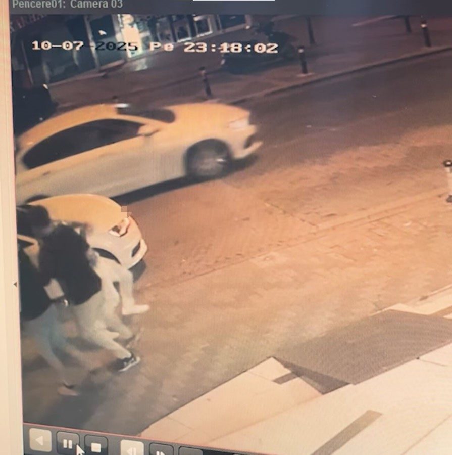 kartalda kaldirimda yuruyen adama yumrukla saldirdilar e6cec29c6fd1 |