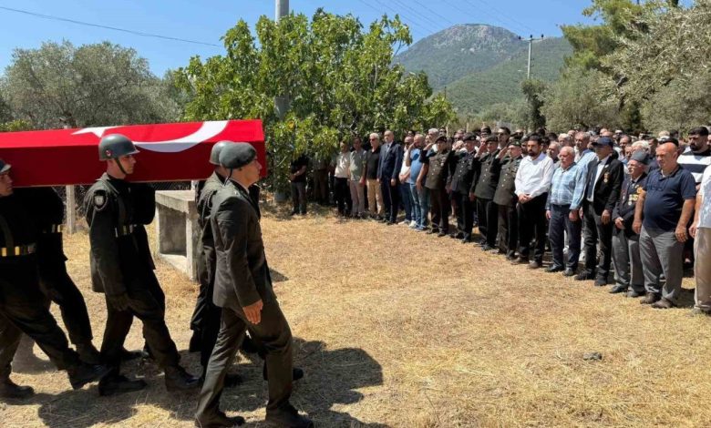 Kıbrıs Gazisi Mehmet Akif Aydemir son yolculuğuna uğurlandı 1 kibris gazisi mehmet akif aydemir son yolculuguna ugurlandi c390b011e16f |
