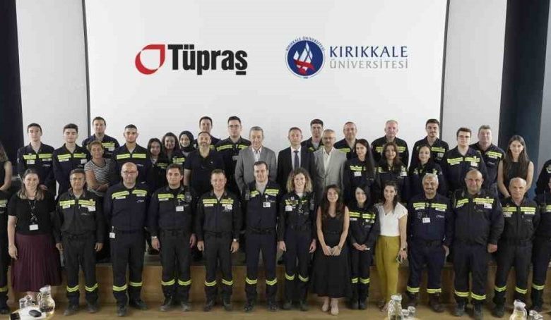 kirikkale universitesi ve tupras is birligiyle gerceklesen temel rafinericilik staj programi ilk mezunlarini verdi cc45907538d9 |