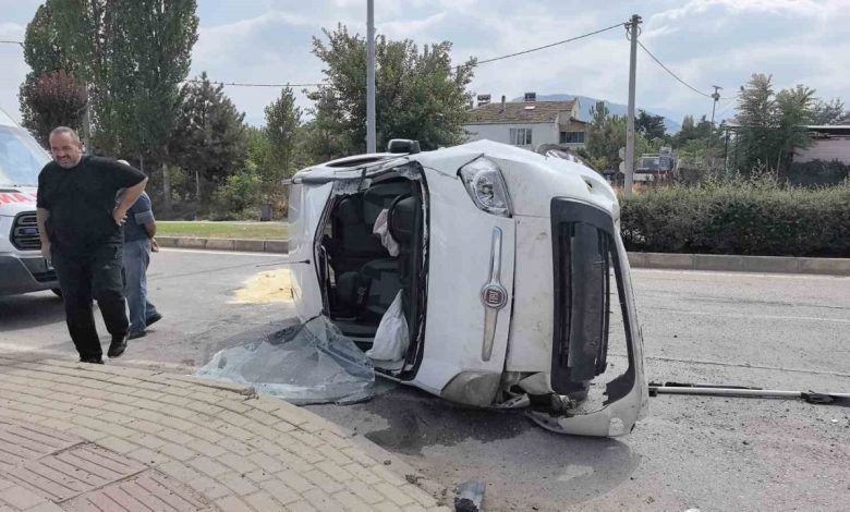 kontrolden cikan arac taklalar atti 2 kisi yaralandi 07143a13eb37 |