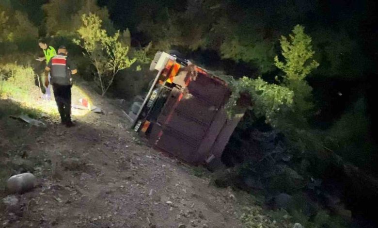 kontrolden cikan kamyon sarampole yuvarlandi 3 yarali 2b772aa424c4 |