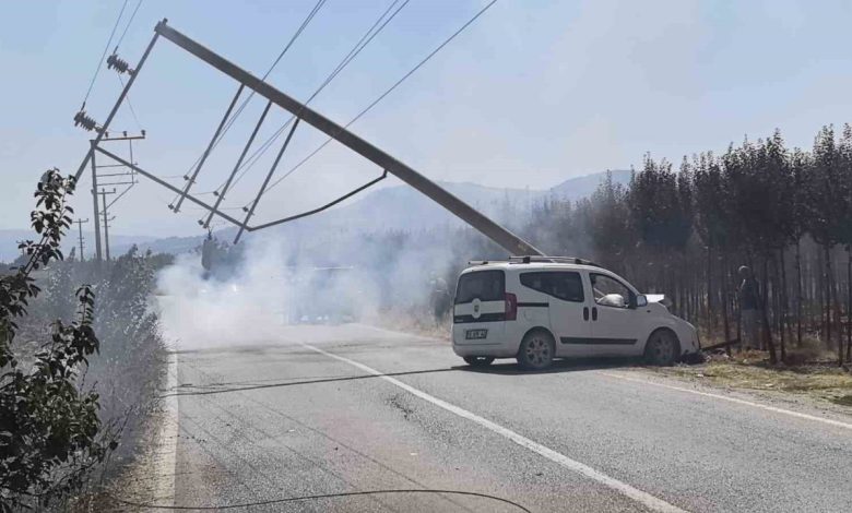 Kontrolden çıkan kamyonet elektrik direğini yerle bir etti 1 kontrolden cikan kamyonet elektrik diregini yerle bir etti 64d856a0711e |