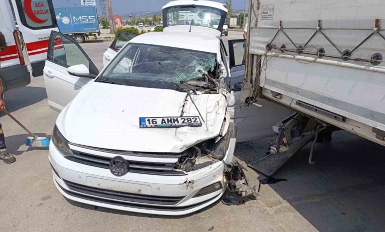 kontrolden cikan otomobil benzinlikteki tira carpti 86a38b91a942 |
