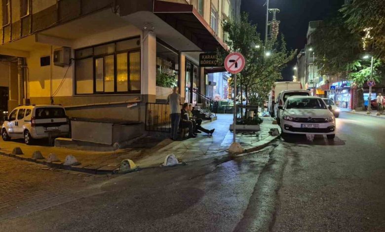 kucukcekmecede kiz arkadasiyla yuruyen gence silahli saldiri kamerada 0c3271ef416e |