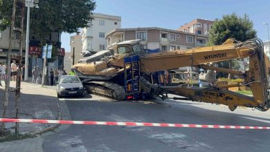 kucukcekmecede tirdan dusen is makinesi araca carpti 33532e6f0d83 |