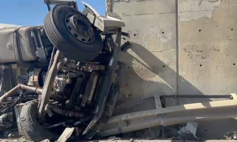 Lastiği patlayan kamyon köprü ayağına çarptı sürücü öldü 1 lastigi patlayan kamyon kopru ayagina carpti surucu oldu 7fc2ed784e4d |