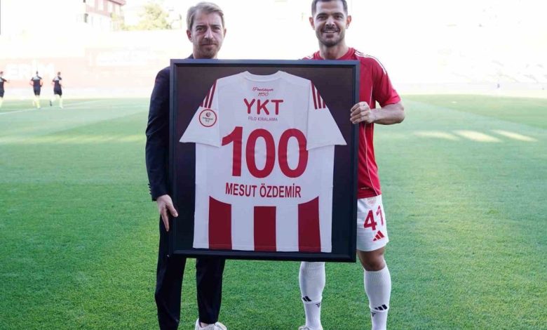 Mesut Özdemir, Pendikspor formasıyla 100. maçına çıktı 1 mesut ozdemir pendikspor formasiyla 100 macina cikti f6cd98fbe993 |