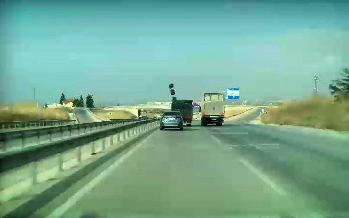 Meyve sebze kasaları trafiği savaş alanına çevirecekti 1 meyve sebze kasalari trafigi savas alanina cevirecekti 725ac7434a44 |