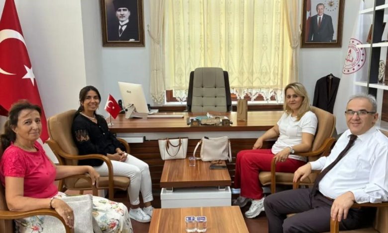 Milli Eğitim Müdürü Esmen’e hayırlı olsun ziyareti 1 milli egitim muduru esmene hayirli olsun ziyareti 5be0b3229e84 |