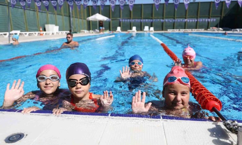 Minik yüzücülerin sertifika heyecanı 1 minik yuzuculerin sertifika heyecani 9d88d94058cb |