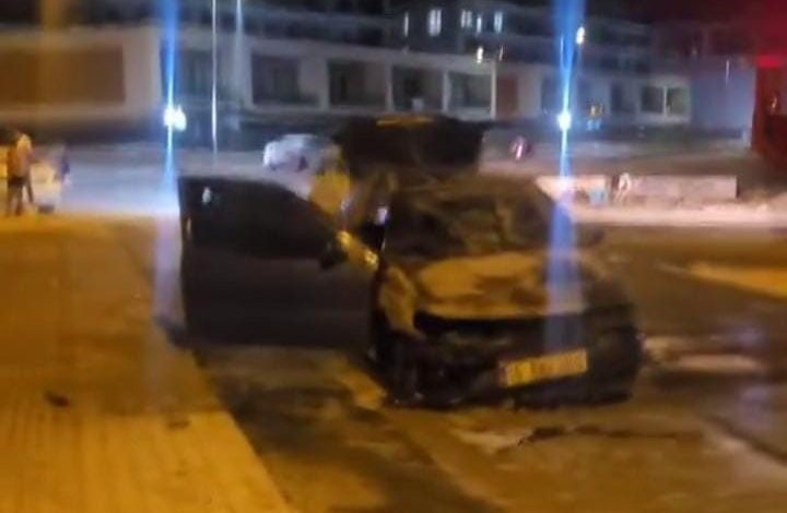 Nilüfer’de park halindeki otomobil alev aldı 1 niluferde park halindeki otomobil alev aldi f02c48644f8d |