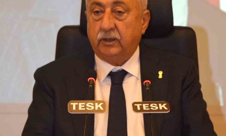Palandöken: "Kıyafette dayatma değil serbest tercih olmalı" 1 palandoken kiyafette dayatma degil serbest tercih olmali 47288cb9b862 |