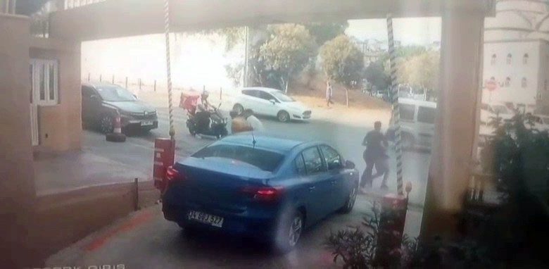 Pendik’te sokak ortasında kavga: Kadın bıçakla saldırdı 1 pendikte sokak ortasinda kavga kadin bicakla saldirdi bcf4728270b2 |