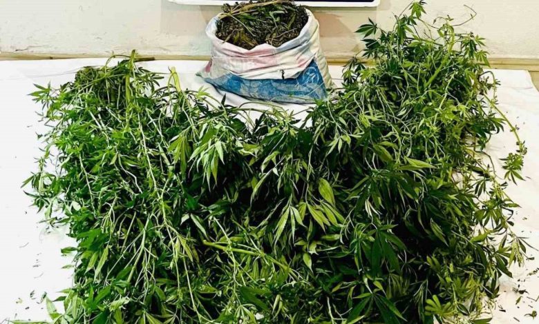 polis ekiplerinden gonende uyusturucu operasyonu 0f9aeddd0036 |