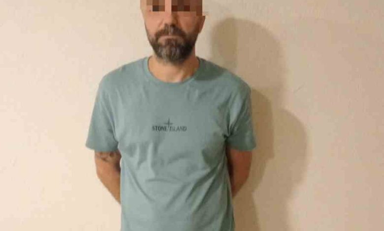 Polisler turist kılığına girdi, aranan şahsı yakaladı 1 polisler turist kiligina girdi aranan sahsi yakaladi 1cbb2f4cea8b |