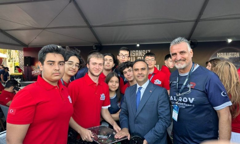 Sanayi ve Teknoloji Bakanı Kacır, TEKNOFEST’te Cağaloğlu Anadolu Lisesi’nin İnsansız Su Altı Takımını ziyaret etti 1 sanayi ve teknoloji bakani kacir teknofestte cagaloglu anadolu lisesinin insansiz su alti takimini ziyaret etti 9730da799f59 |