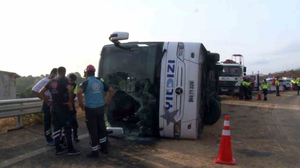 sancaktepede 3 kisinin hayatini kaybettigi kaza sonrasi yolcu otobusu olay yerinden kaldirildi 48ca3dc78900 |