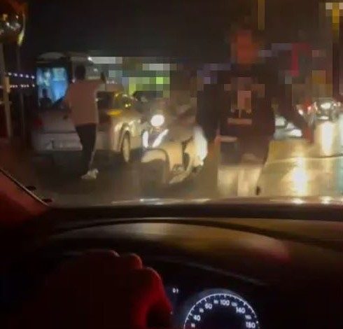 Sarıyer’de önünü kestikleri sürücüyü tehdit eden 2 çocuk gözaltına alındı 1 sariyerde onunu kestikleri surucuyu tehdit eden 2 cocuk gozaltina alindi c554de6983f3 |