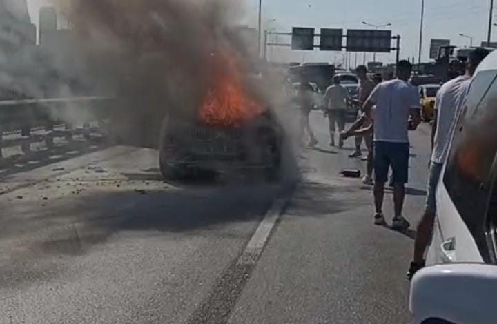 seyir halindeki arac alev alev yandi 733f77852526 |