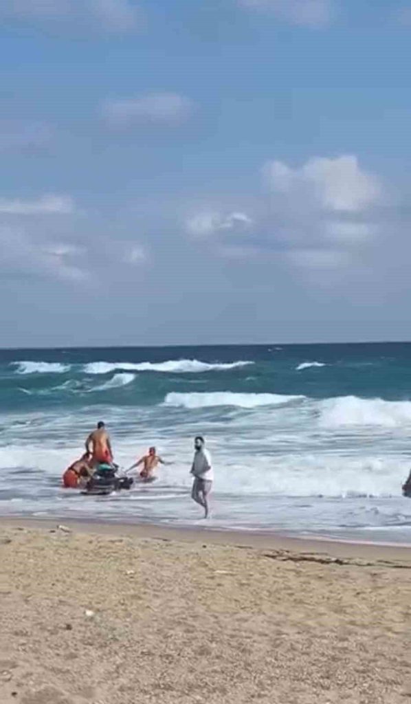 silede denizde akintiya kapilan vatandasi cankurtaranlar kurtardi 231981913351 |