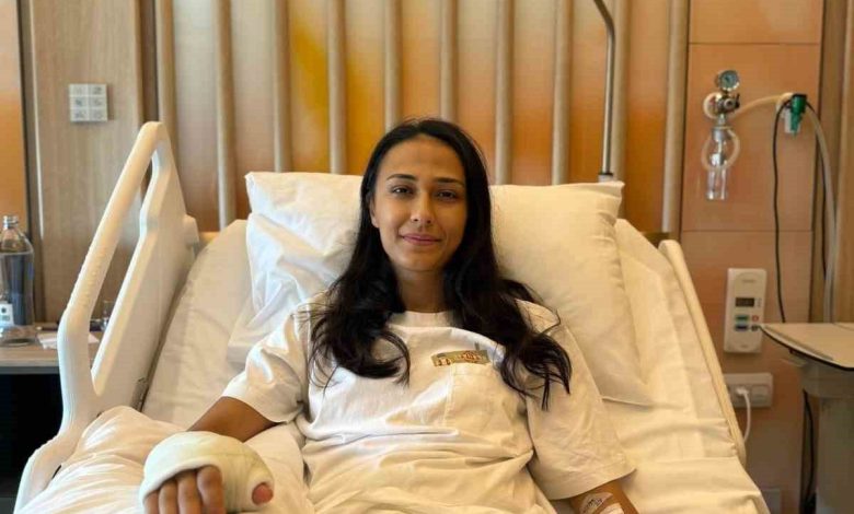 Simge Aköz, elinden operasyon geçirdi 1 simge akoz elinden operasyon gecirdi 88c49773e845 |