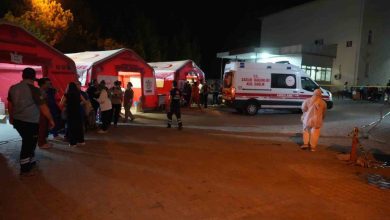 sindirgida 61lik deprem sonrasi sahra hastanesi kuruldu vatandaslar geceyi stadyumda geciriyor e11a2f68b047 |