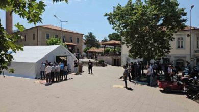 sindirgida cuma namazi cadirlarda kilindi 8f45a3f3881f |