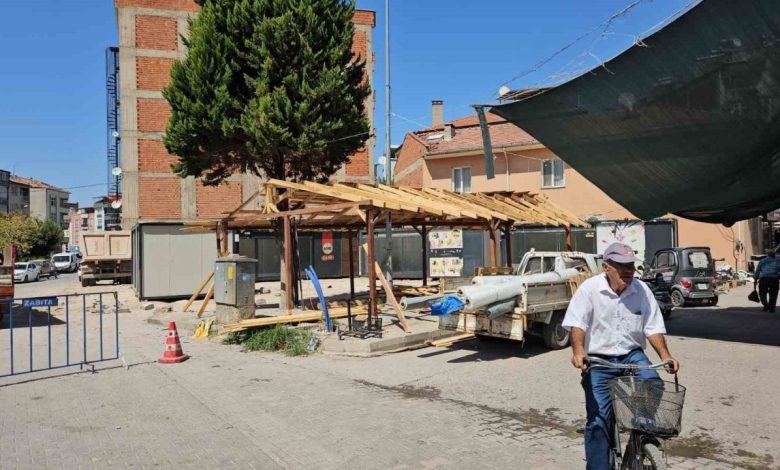 sindirgida depremzede esnaflar icin konteyner carsi kuruluyor 54688cb05247 |