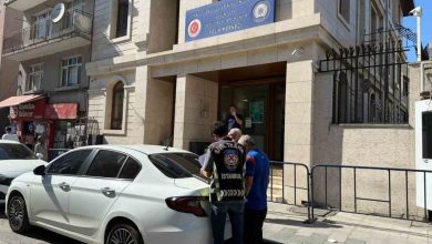 sokak ortasinda kavgaya tutusarak ambulansa yol vermeyen suruculer yakalandi 3bd344ec8508 |