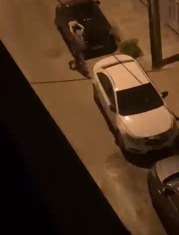 Sokakta camı sağlam otomobil bırakmadı 1 sokakta cami saglam otomobil birakmadi b7edecf18584 |