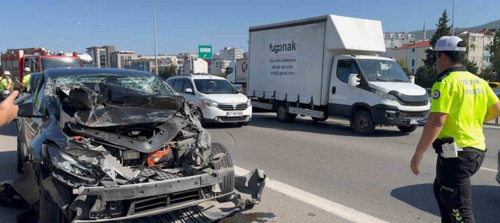 sultanbeylide tira carpan tesla hurdaya dondu 19fc7be764b2 |