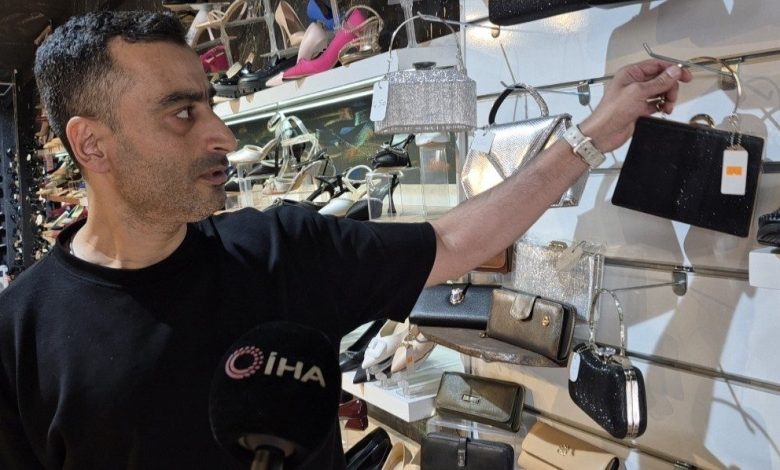 sultangazide musteri gibi girdigi dukkandan canta calan kadin kamerada 4887011bcead |