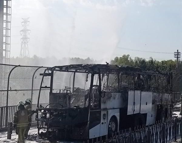 Sultangazi’de servis otobüsü alevlere teslim oldu 1 sultangazide servis otobusu alevlere teslim oldu 65739d3d4295 |