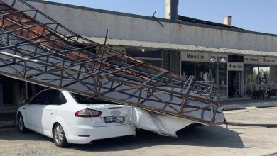 susurlukta park halindeki araclarin uzerine tabela devrildi 74e1e394a324 |