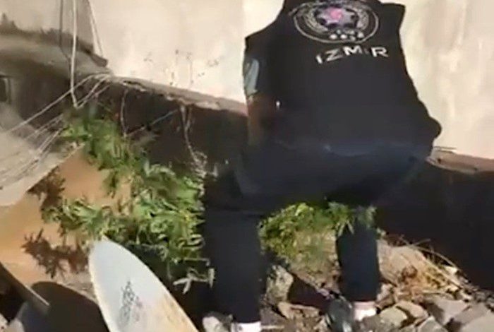 Tarihi Kemeraltı Çarşısı’nda uyuşturucu operasyonu: 3 gözaltı 1 tarihi kemeralti carsisinda uyusturucu operasyonu 3 gozalti a0463a8bd843 |