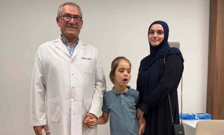 tekerlekli sandalye ile geldi annesinin elinden tutup cikti e442cafd79aa |