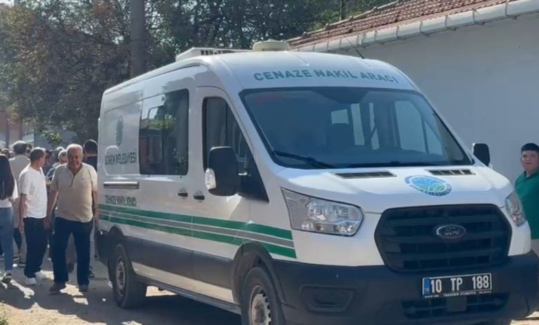 teksut fabrikasi yangininda hayatini kaybeden ahmet izmirli topraga verildi 981184bb8d5d |