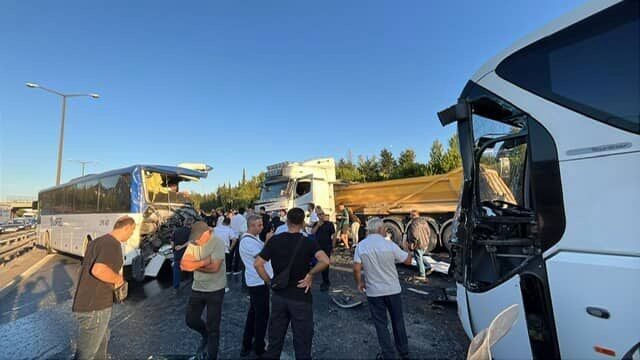 tem otoyolunda feci kaza 1 olu 16 yarali ac79edc5f9e7 |